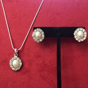 Zirconia & Imitation Pearl Pendant with Silver Tone Necklace & Earrings Set